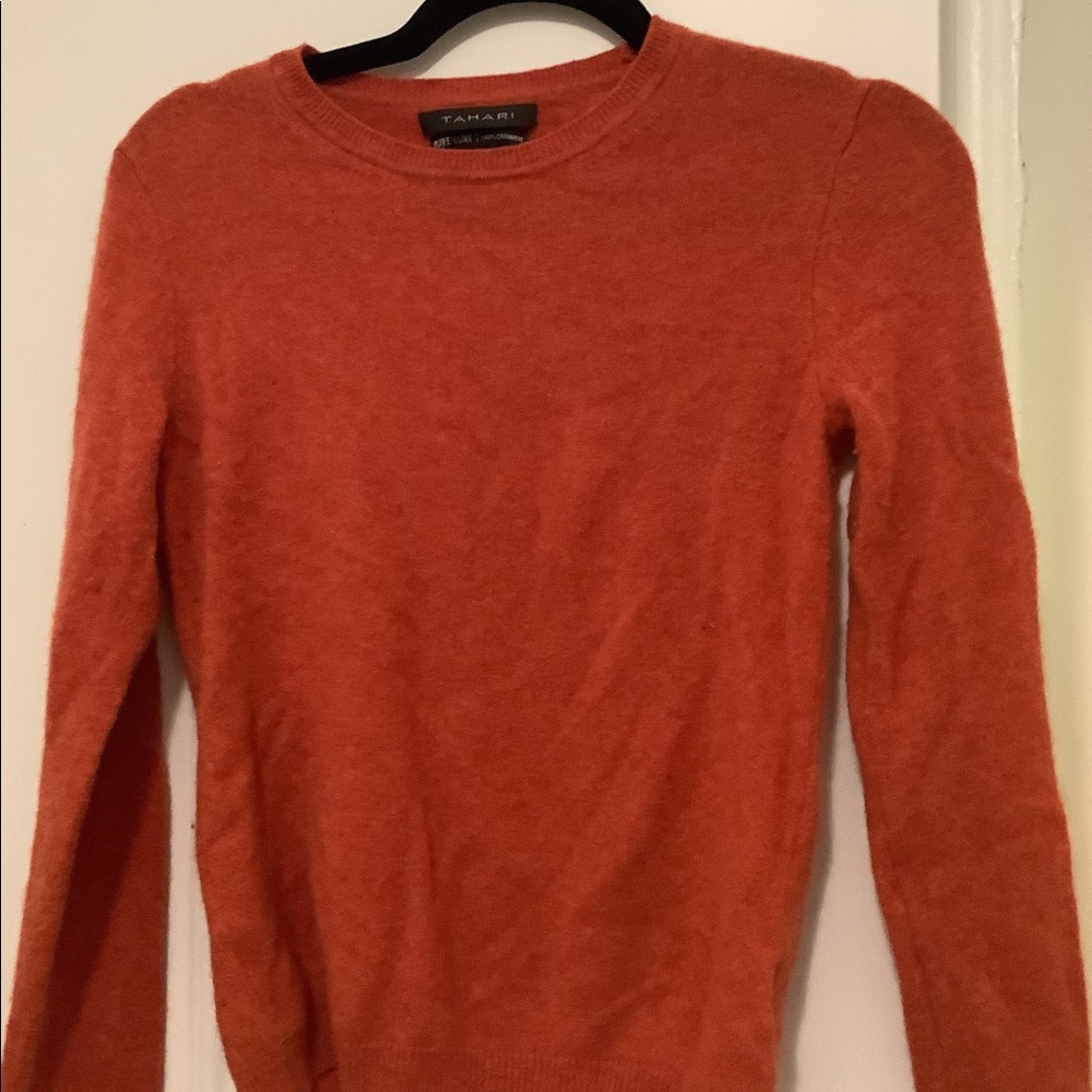 Tahari 100% cashmere crewneck size small sweater in burnt orange